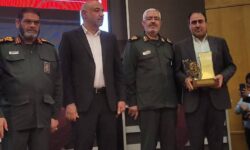 اعطای نشان اقتصاد مقاومتی به مدیرعامل شرکت نفت ستاره خلیج فارس
