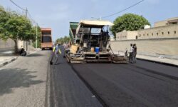 پیشرفت ۷۰ درصدی پروژه روکش آسفالت معابر اصلی بندرجاسک