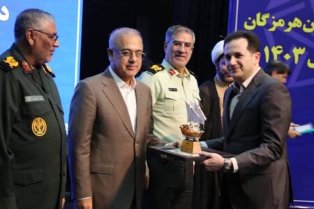 تقدیر از امیر امیری زاده به پاس توسعه سرمایه‌گذاری در هرمزگان