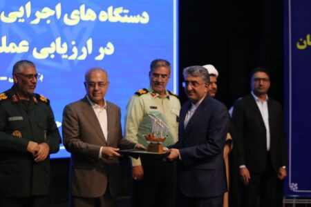 تقدیر استاندار هرمزگان از مهدی نوبانی شهردار بندرعباس در جشنواره شهید رجایی