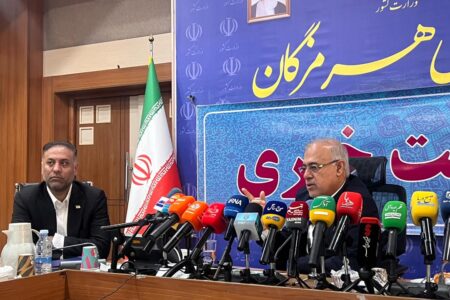 استاندار هرمزگان: آمادگی کامل برای سفر احتمالی رئیس جمهور / دستاوردهای اقتصادی و اجتماعی استان در مسیر رشد/ تردد خودروهای مناطق آزاد در سرزمین مادر آزاد شد