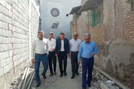 آغاز عملیات احداث شبکه فاضلاب در بازار قدیم میناب با همکاری شهرداری و اداره آبفا