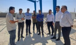 فرماندار پارسیان در بازدید از شهرک صنعتی و تلاش برای مانع زدایی از مسیر تولید و پیگیری مشکلات سرمایه گذران