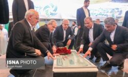 تجدید میثاق با شهدا در استانداری هرمزگان؛ حضور رئیس‌جمهور، استاندار، شهردار بندرعباس و نماینده مجلس در آیین غبارروبی مزار شهید گمنام