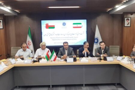 بازدید معاون مناطق صنعتی و مدیریت شهرکهای صنعتی و مناطق آزاد عمان و مدیرعامل شهرک‌های صنعتی هرمزگان از واحدهای تولیدی بندرعباس
