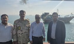 بازدید مدیرکل شیلات هرمزگان از صیدگاه میگو در هرمزگان