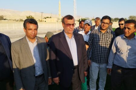 زمین چمن استادیوم ورزشی یوسف عبدالله سالخورده شهر هنگویه برای دومین بار سبزپوش می‌شود