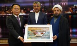 نشست شهردار بندرعباس و رئیس شورای اسلامی شهر با سرکنسول جمهوری خلق چین در بندرعباس