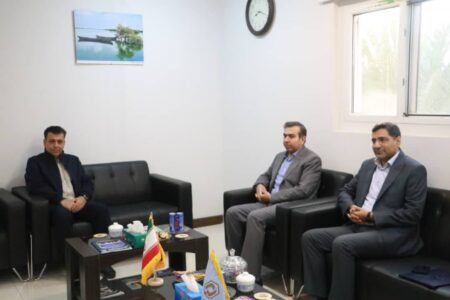 تقدیر از مدیرکل بنیاد مسکن انقلاب اسلامی استان هرمزگان توسط مدیرکل امور اقتصادی ودارایی