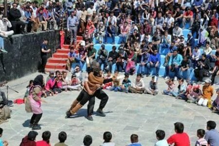اجرای تئاتر خیابانی در بندرپل به مناسبت دهه فجر