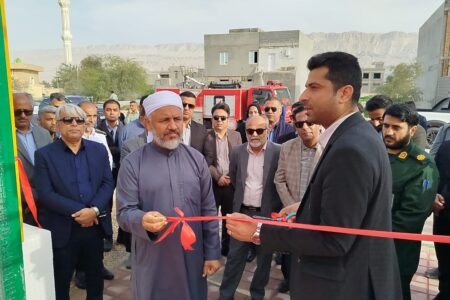 بهره برداری از پروژه زمین ورزشی چمن مصنوعی شهرداری پارسیان همزمان با دهه مبارک فجر