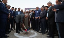 کلنگزنی زمین ورزشی ۱۳۸۵ مترمربعی در محله شمیلیها؛ گامی دیگر از مدیریت شهری بندرعباس در مسیر فجر خدمت، بهار شهر