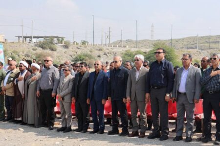 با حضور استاندار هرمزگان پویش ملی درختکاری سرو ایران در هرمزگان آغاز شد