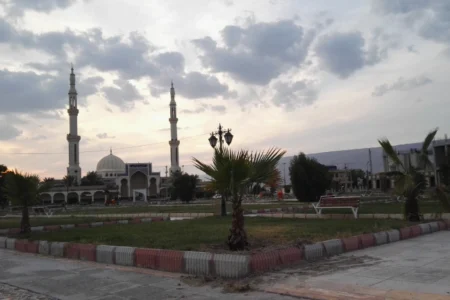 بهسازی پارک ۲۲ بهمن بستک با سرعت در حال اجراست