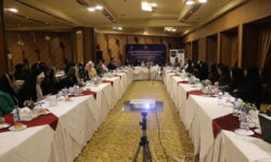 نگاه هنرمندان صنایعدستی باید از تولید معیشتی به تولید اقتصادی و تجاری تغییر کند