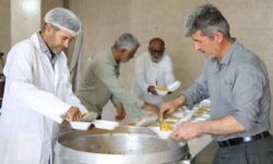 توزیع ۸۵۰۰ پرس غذای گرم در رودان با اجرای پویش «اطعام حسینی»