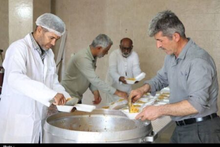 توزیع ۸۵۰۰ پرس غذای گرم در رودان با اجرای پویش «اطعام حسینی»