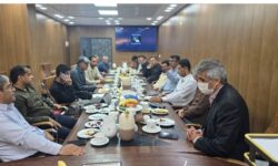 بازدید مدیرکل ورزش و جوانان هرمزگان و فرماندار خمیر از زیرساخت‌های ورزشی بندرپل_ تاکید بر توسعه پیست اسب‌دوانی و تنوع‌بخشی به فضاهای ورزشی شهر
