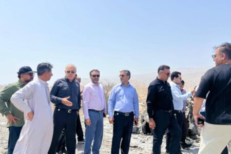 استاندار هرمزگان از مناطق آسیب‌دیده و پل‌های تخریب‌شده در بندرعباس و بندرخمیر بازدید کرد