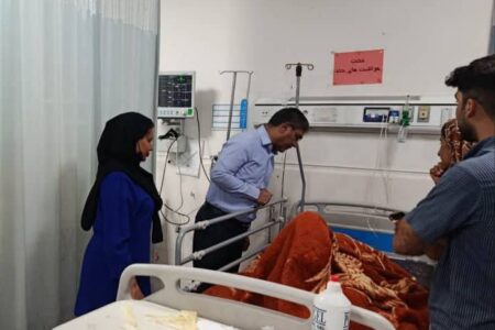 عیادت فرماندار شهرستان خمیر از مجروحین حمله شب گذشته دشمن آمریکایی-صهیونیستی به شهرستان