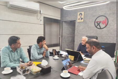 پیگیری تأمین برق شهرک طلوع رمکان در دیدار با مدیرعامل شرکت توزیع نیروی برق هرمزگان