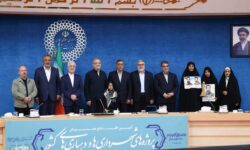 تجلیل از خانواده شهید آتشنشان ابوموسی در حضور رئیسجمهور