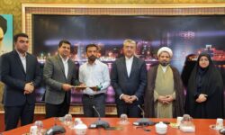 جوانی در قاب هنر؛ تجلیل از مرتضی استادزاده، جوان برتر بندرعباس در حوزه فرهنگ و هنر
