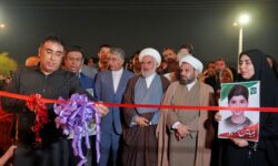 شبی به یاد ۱۶۸ لاله؛ «فرشتگان میناب ۱۶۸» با حضور پرشور مردم در بندرعباس افتتاح شد