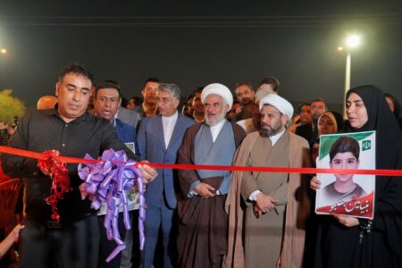 شبی به یاد ۱۶۸ لاله؛ «فرشتگان میناب ۱۶۸» با حضور پرشور مردم در بندرعباس افتتاح شد