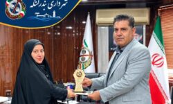 نشان «همیار تعاون» بر سینه شهردار بندرلنگه نشست