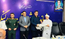 تجلیل از شهردار بندرلنگه و مسئول روابط عمومی شهرداری به پاس همکاری در برگزاری برنامههای هفته دفاع مقدس