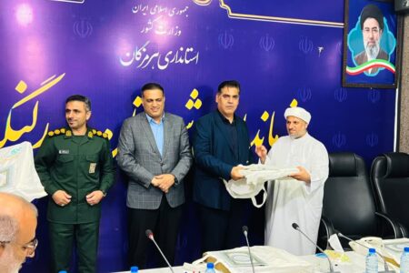 تجلیل از شهردار بندرلنگه و مسئول روابط عمومی شهرداری به پاس همکاری در برگزاری برنامه‌های هفته دفاع مقدس