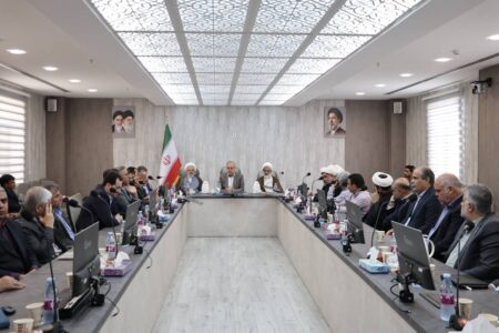 قدردانی نماینده ولی فقیه در سپاه از خدمات و یکپارچگی حاکمیتی در هرمزگان/تشکیل ۵ قرارگاه برای مدیریت جنگ، حفظ امنیت و پایداری تولید در استان هرمزگان 