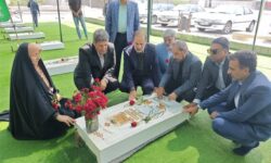 ادای احترام معاون وزیر ارشاد به مقام شامخ شهدای دانشآموز مدرسه شجرهطیبه میناب
